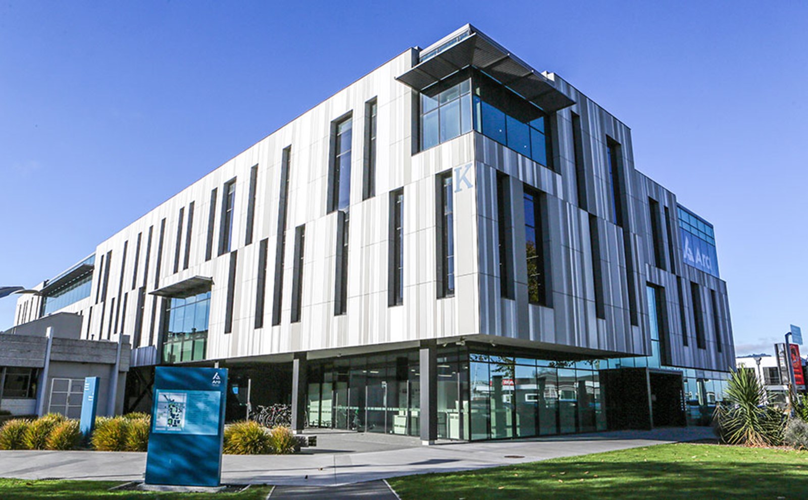 坎特伯雷理工学院